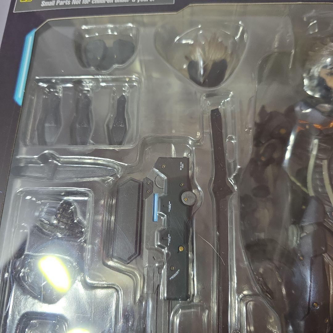 ​未開封 メタルギア ライジング リベンジェンス プレイアーツ改 雷電(通常版)