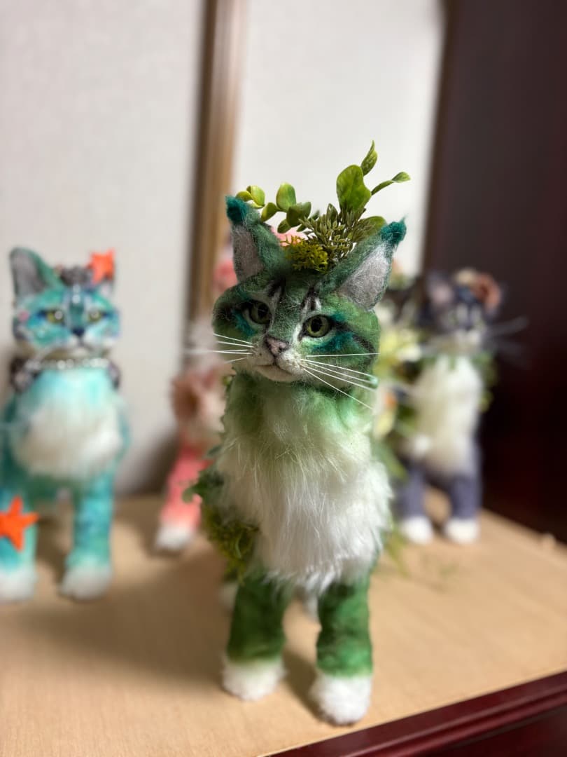 緑イメージ　猫アートドール【ハンドメイド　 羊毛フェルト ぬいぐるみ