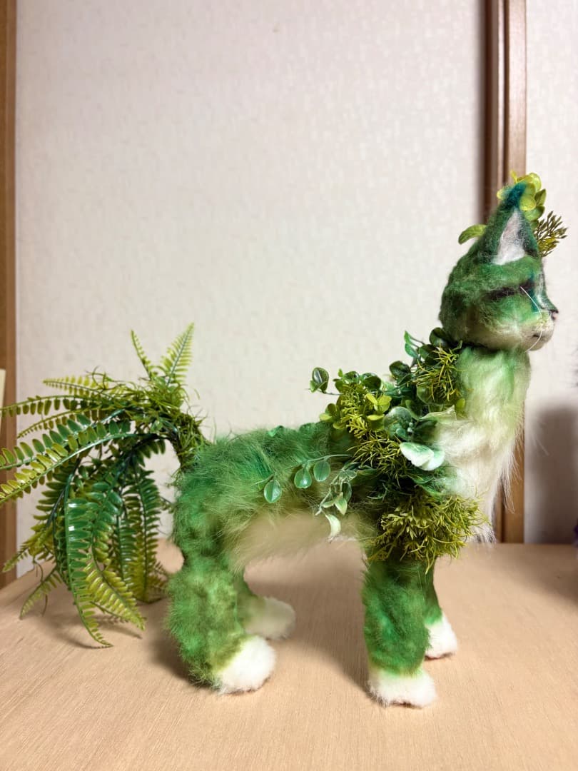 緑イメージ　猫アートドール【ハンドメイド　 羊毛フェルト ぬいぐるみ