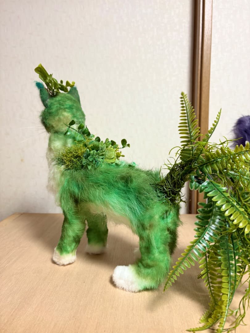 緑イメージ　猫アートドール【ハンドメイド　 羊毛フェルト ぬいぐるみ