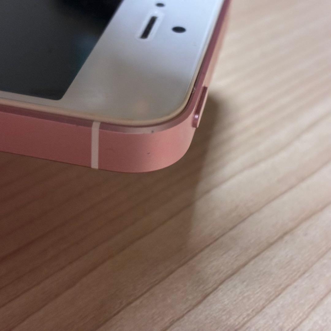 iPhone SE 初代 64GB SIMフリー 画面黄ばみ/左角打痕あり