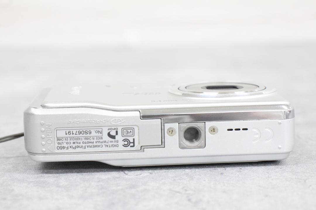 ▲FUJIFILM フジフィルム FinePix F460 デジタルカメラ