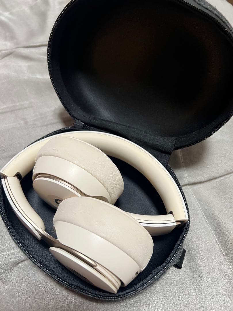 Beats ワイヤレスヘッドホン ホワイト 専用ケース付き