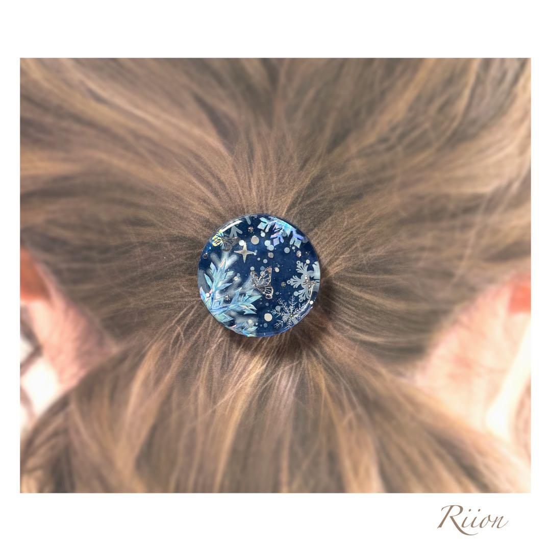 no.1099.*・‪蝶々たちと雪景色デザインレジンヘアゴム.*・❶