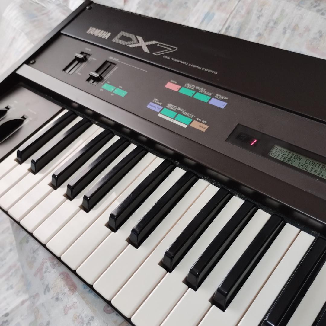 「 DX7 」YAMAHA・FM音源搭載デジタルシンセサイザー