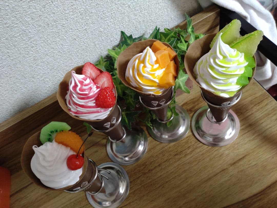 ワッフルコーンソフトクリーム フルーツ フェイクスイーツ 食品サンプル アイス