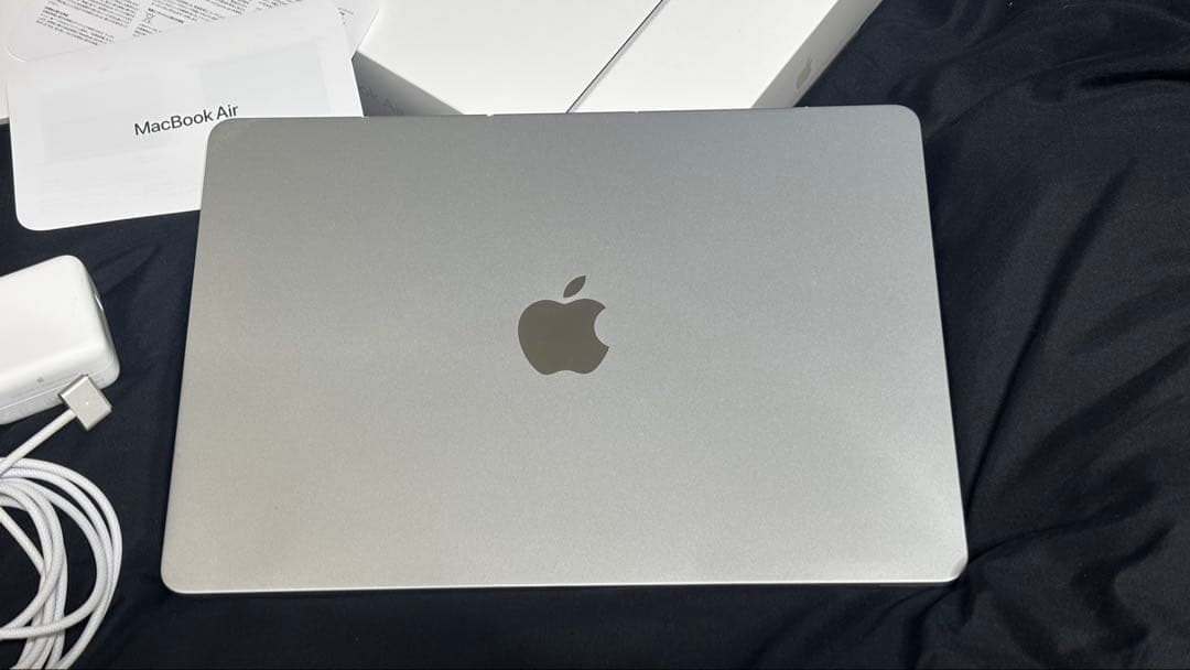 MacBook Air Ｍ２シルバー 本体 充電器付き