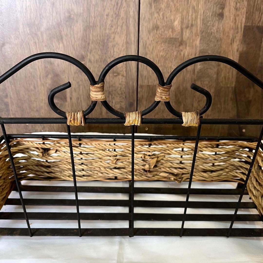 【アンティーク】アイアンラック バスケット 壁掛け ウォールラック ワイヤー