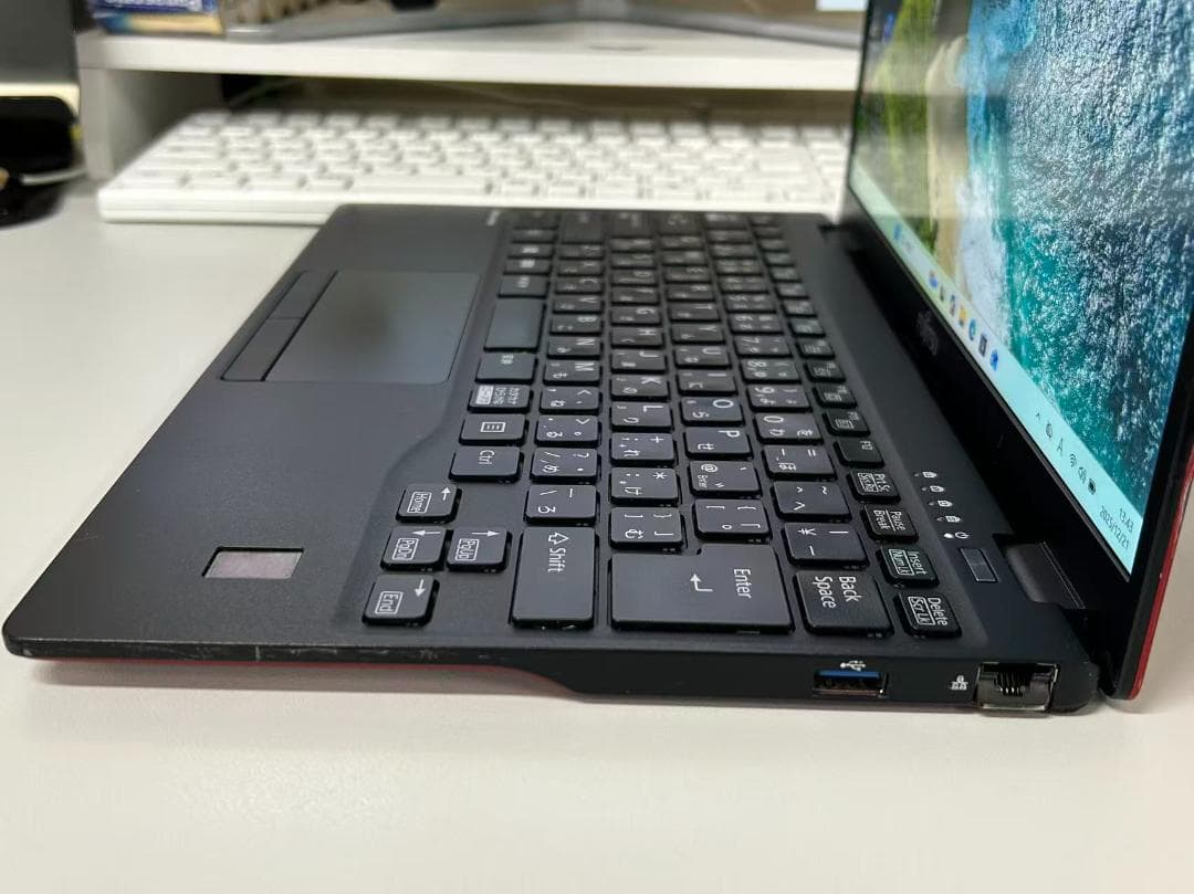 超軽量840g 富士通 LIFEBOOK U9311/M 美品 オフィスあり③