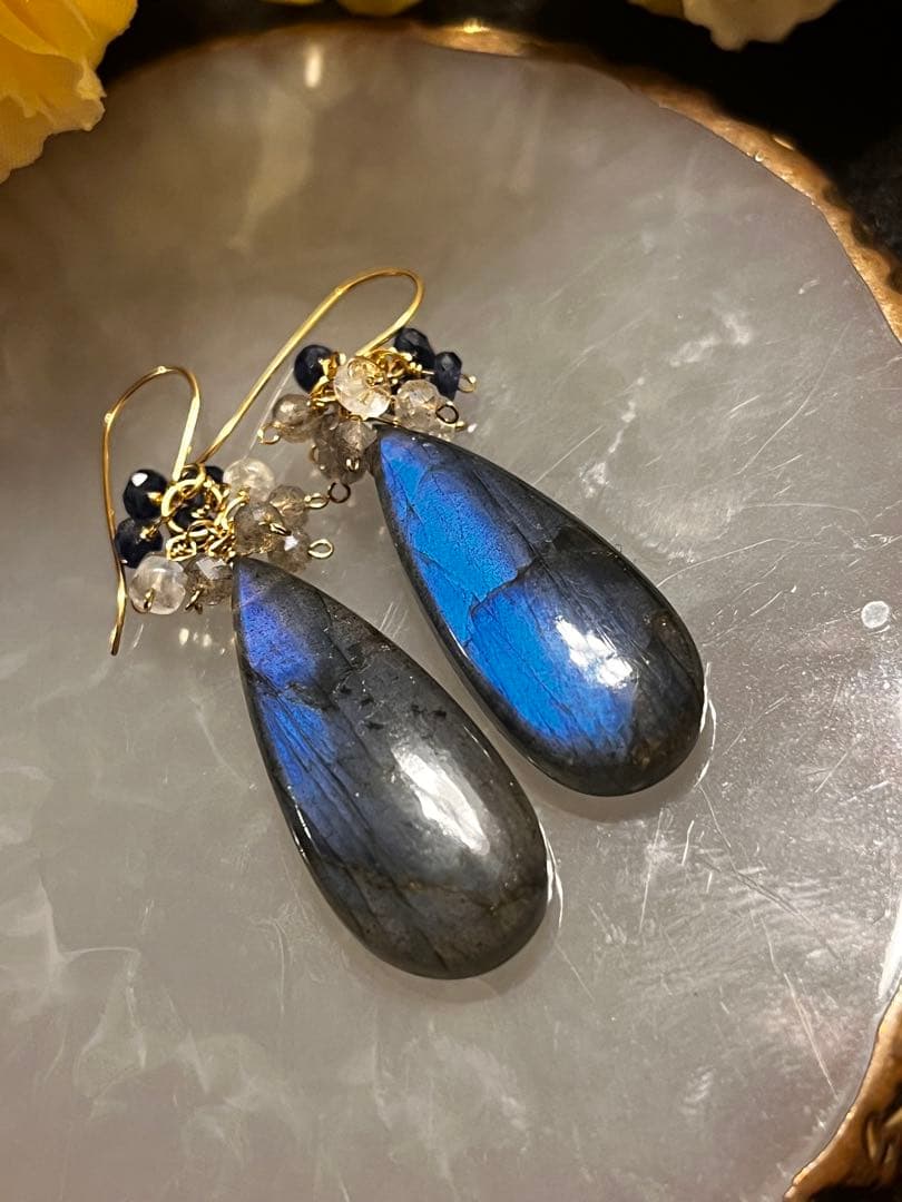 ブルーシラーラブラドライトのピアス