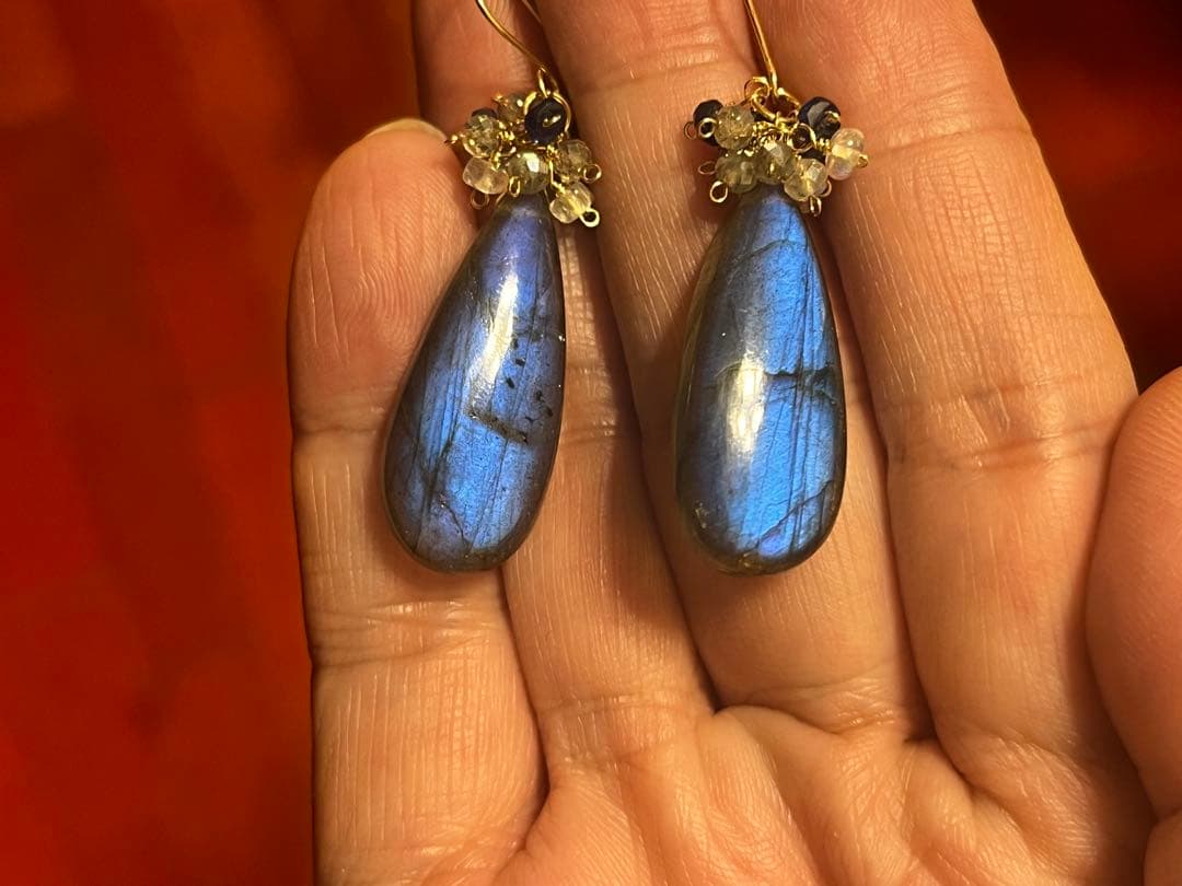 ブルーシラーラブラドライトのピアス