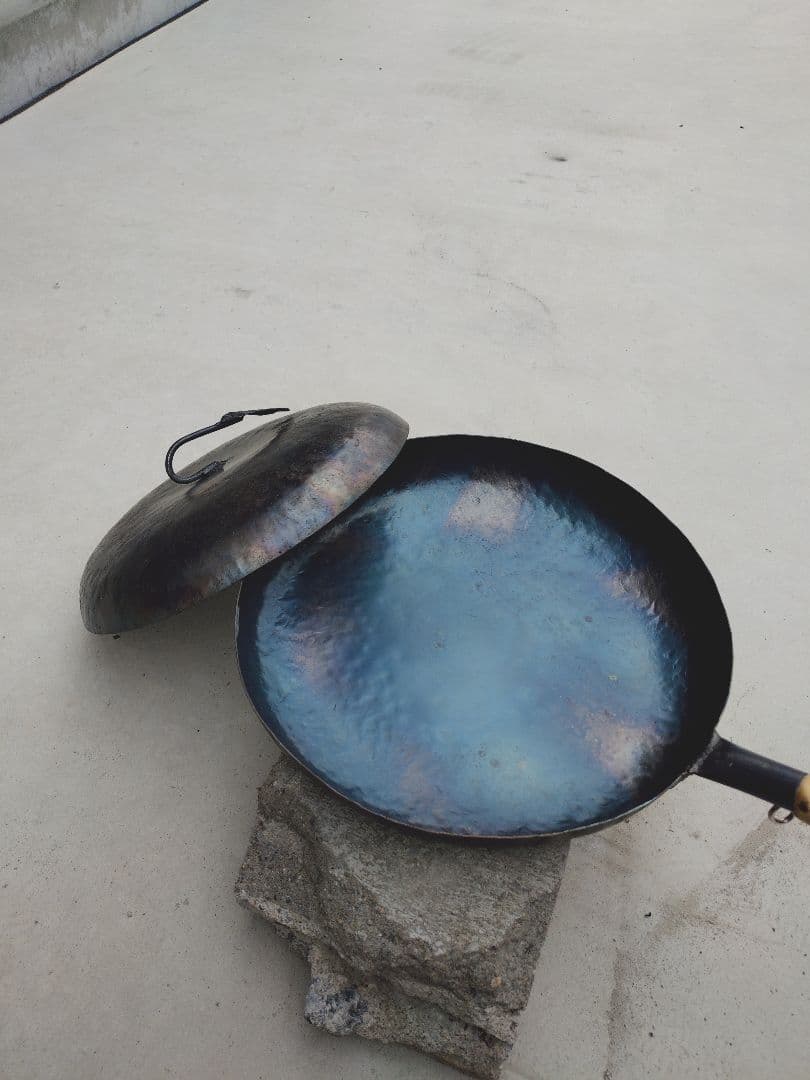鉄なのに軽い！手作り一点物の特大フライパン。