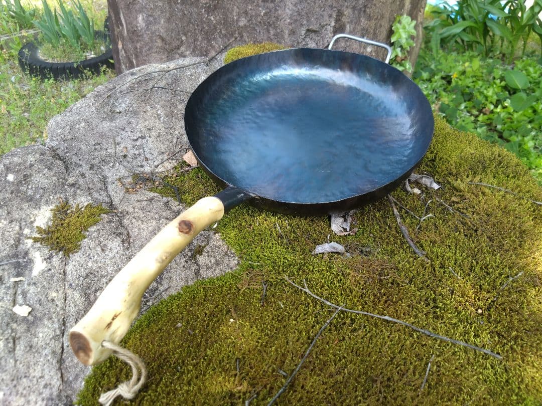 鉄なのに軽い！手作り一点物の特大フライパン。
