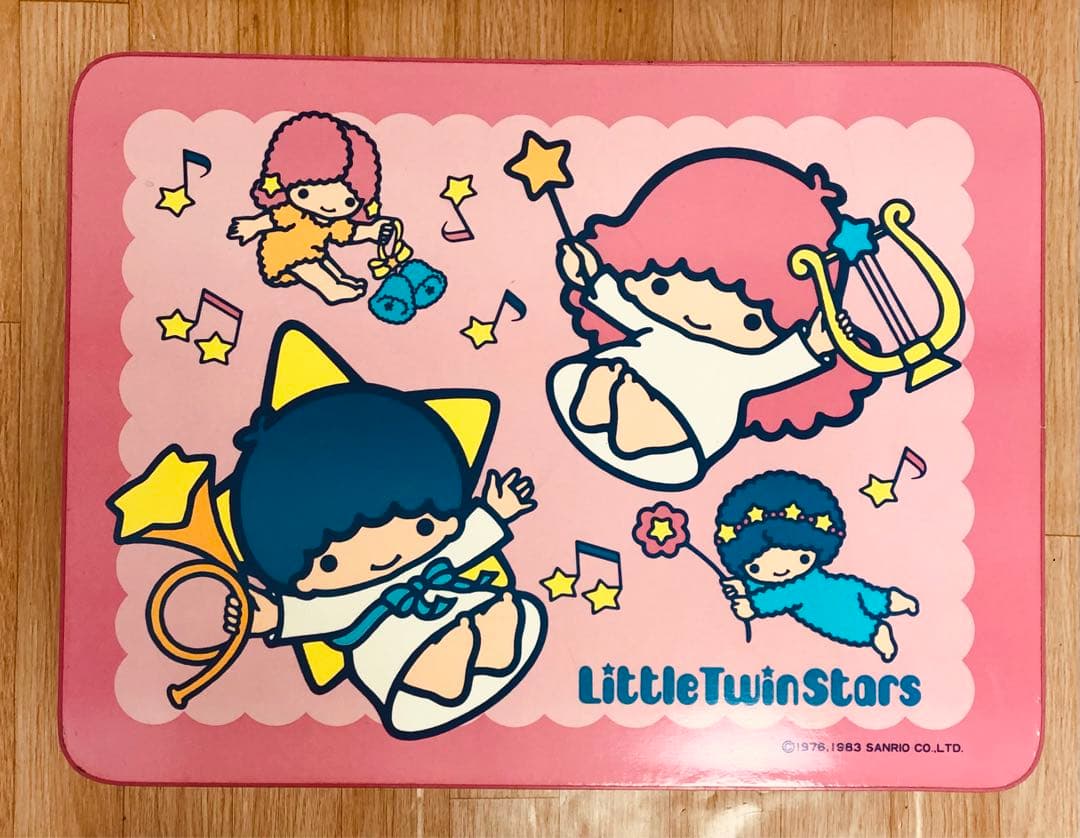 キキララ　テーブル　レトロ