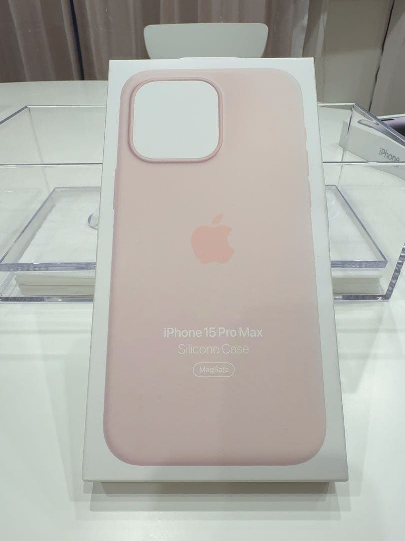 iPhone 15 Pro Max シリコンケース ライトピンク