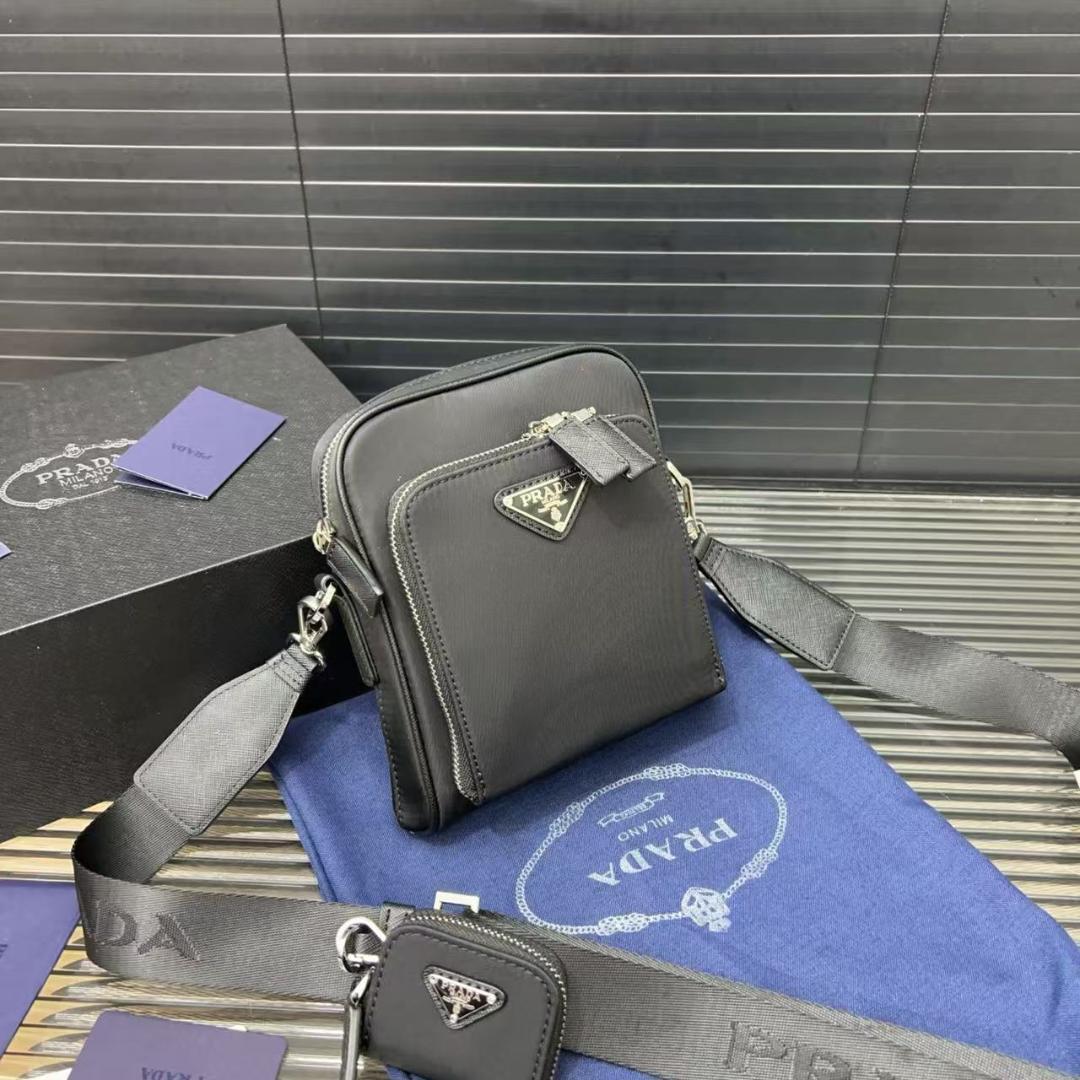 ノベルティ　ブラック ショルダーバッグバッグ