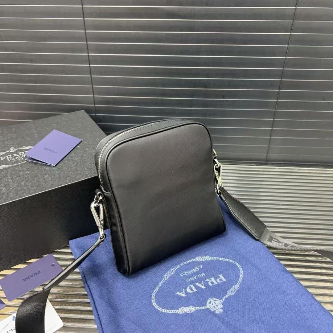 ノベルティ　ブラック ショルダーバッグバッグ