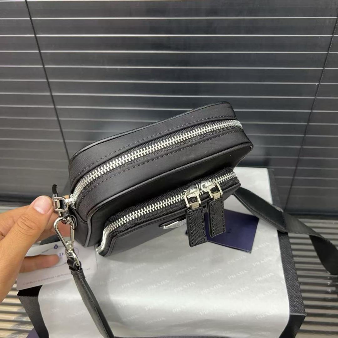 ノベルティ　ブラック ショルダーバッグバッグ