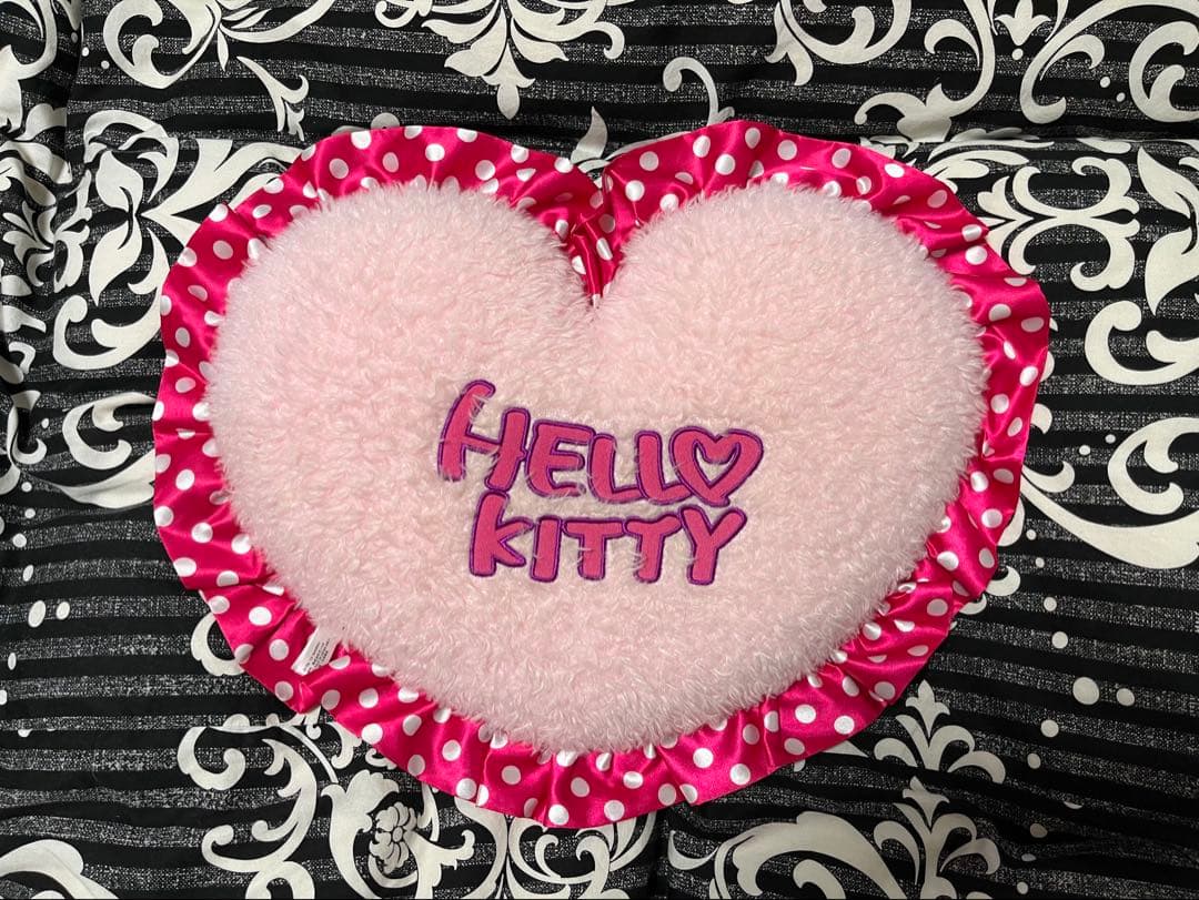 ハート型HELLO KITTYクッション・ユニバーサルスタジオジャパン