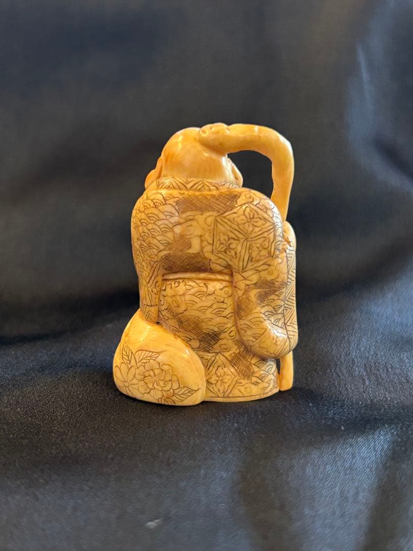 天然素材　布袋様　福の神像 彫刻　根付け　骨董品　吉田在名