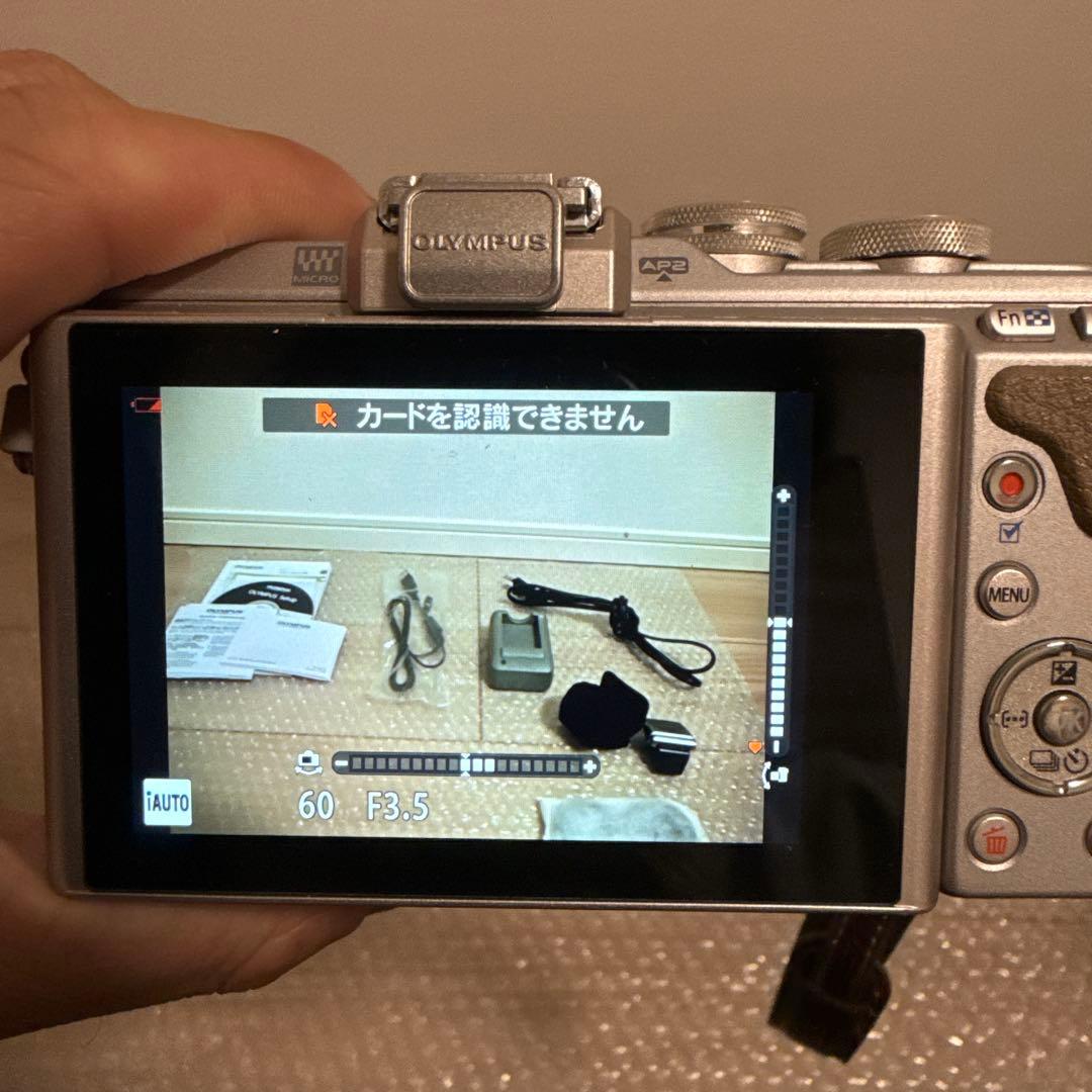 ミラーレス一眼 OLYMPUS E-PL8