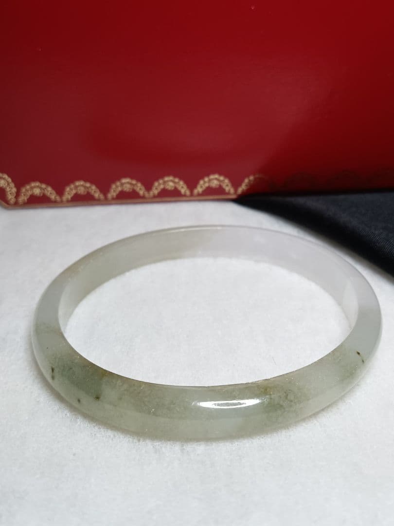 大値下げ✨新品✨希少品✨本翡翠バンクル✨卵形　氷翡翠　小さなサイズ　おすすめ!