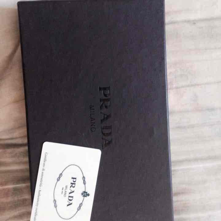 PRADA 財布