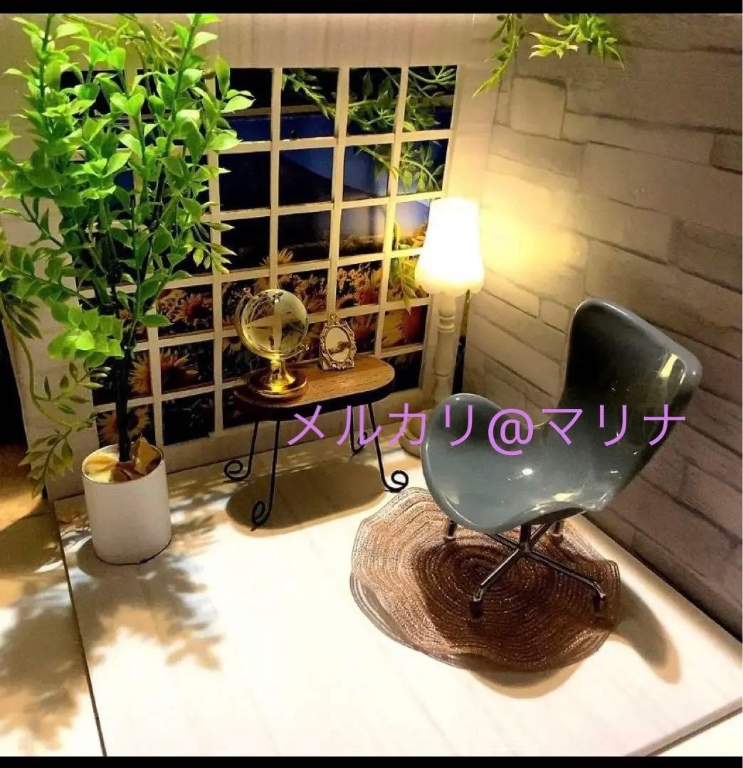 ドールハウス　ハンドメイド　木材　使用　椅子　は　スマホスタンド　実用