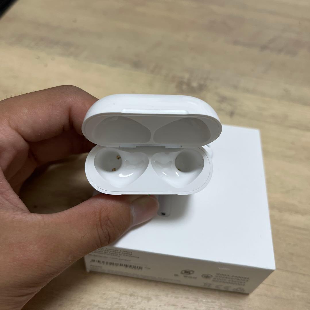 AirPods第四世代　ノイズキャンセル機能搭載　ケース