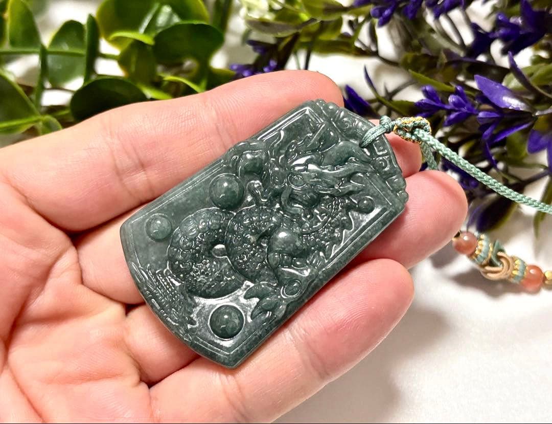 究極品質　太古から受け継がれし神の守護石　グアテマラブルー翡翠の龍神ペンダント