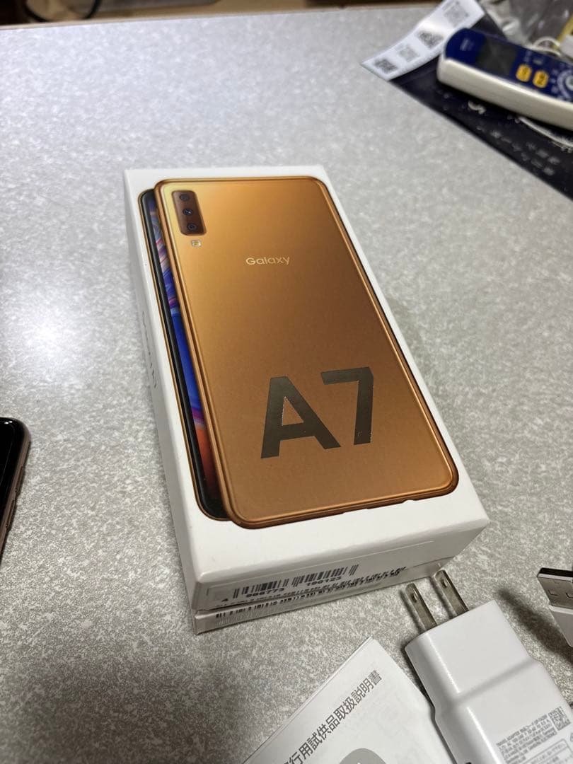 Galaxy A7 64GB ゴールド SM-A750C［5G非対応］箱付