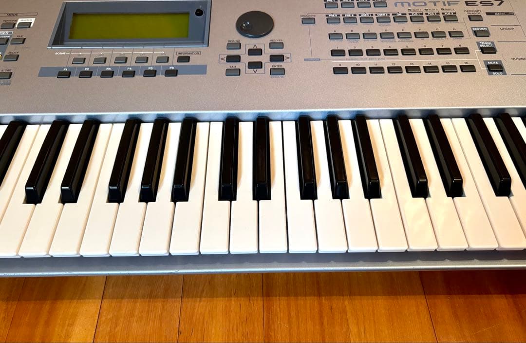 YAMAHA シンセサイザー MOTIF ES7 日本製 ハードケース付