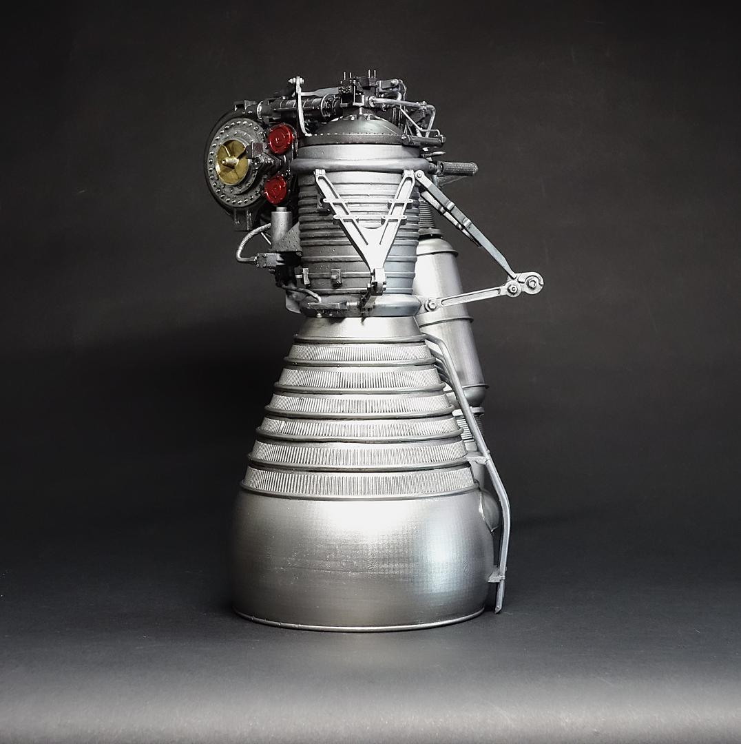 ロケットダイン社製 H-1 ロケットエンジンモデル完成品