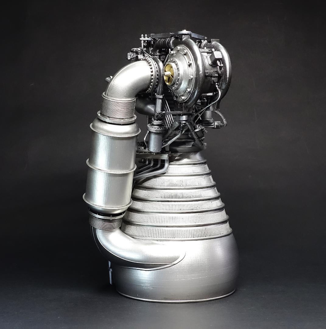ロケットダイン社製 H-1 ロケットエンジンモデル完成品