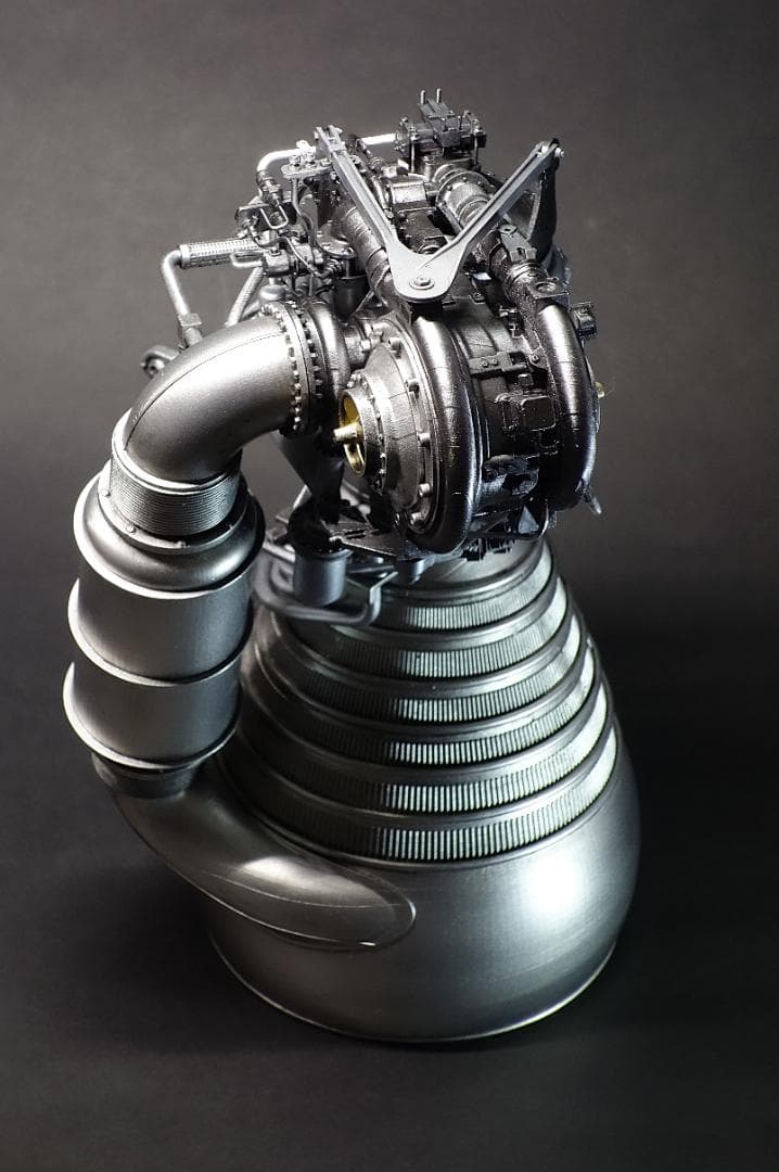 ロケットダイン社製 H-1 ロケットエンジンモデル完成品