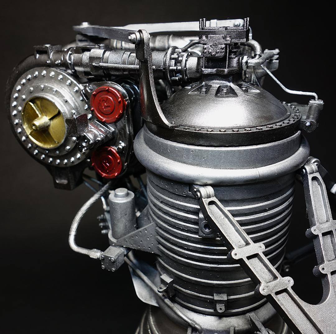 ロケットダイン社製 H-1 ロケットエンジンモデル完成品