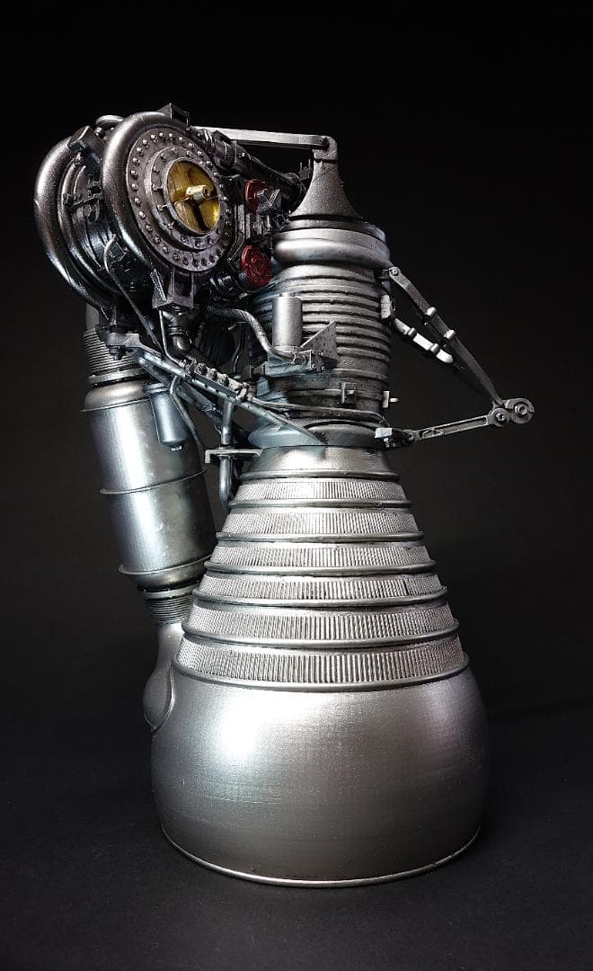 ロケットダイン社製 H-1 ロケットエンジンモデル完成品
