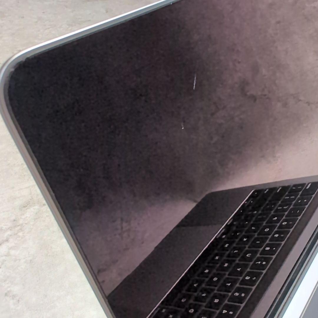MacBookPro 2018 13インチ i7 16GB SSD512