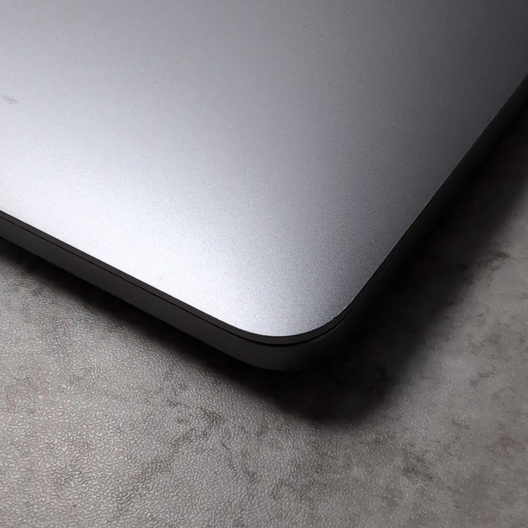 MacBookPro 2018 13インチ i7 16GB SSD512
