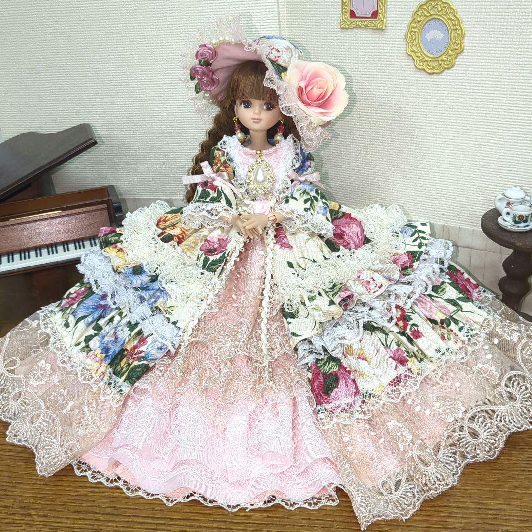 け*☆様 ジェニーフレンド27cmドール服　明るいピンクと花柄のドレス