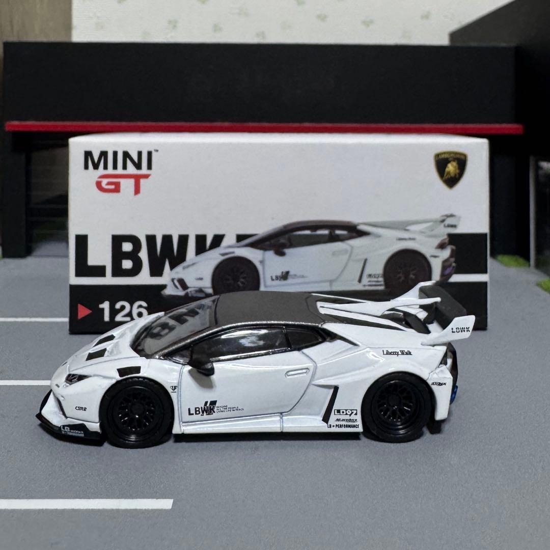 ミニカー minigt lbwk huracan GT White