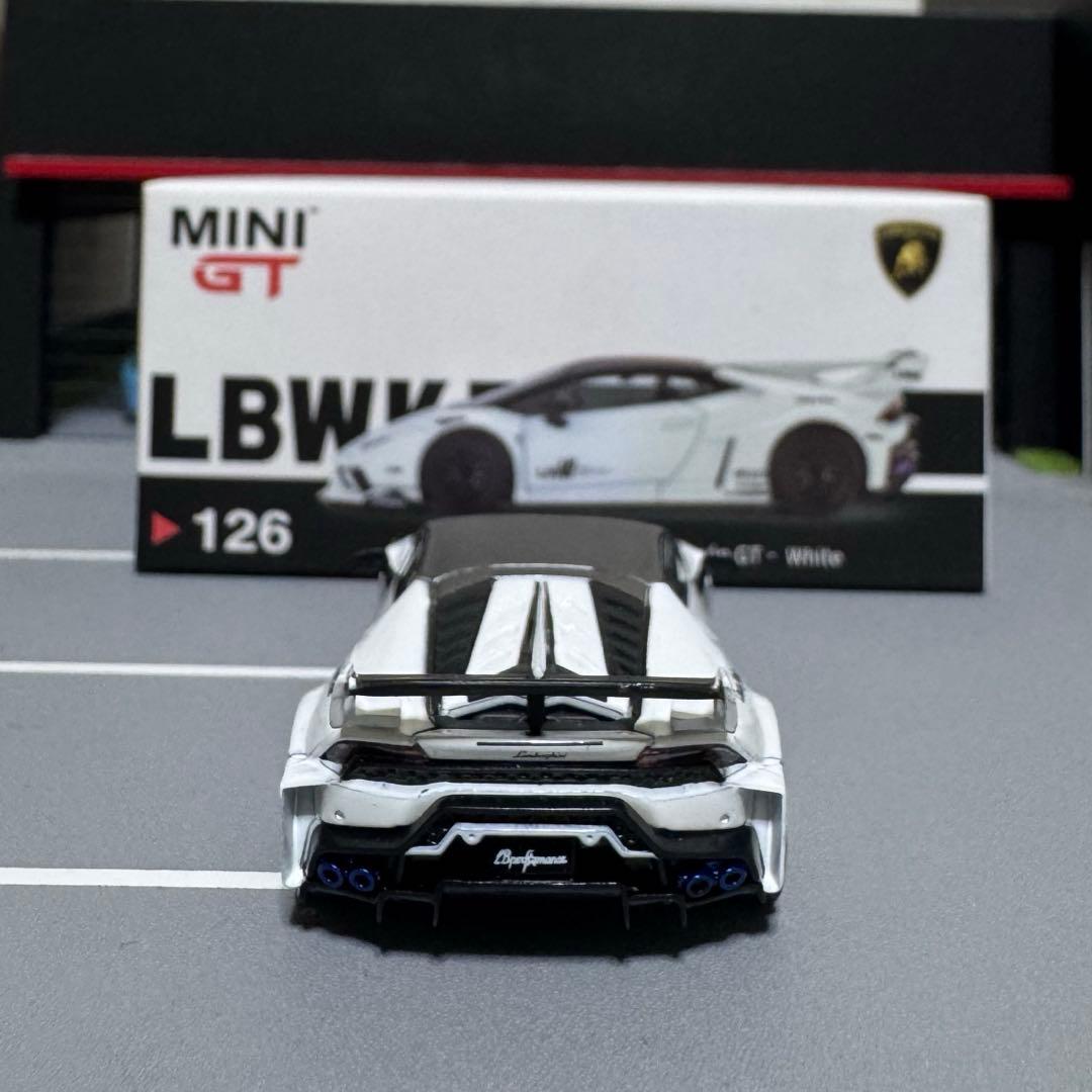 ミニカー minigt lbwk huracan GT White