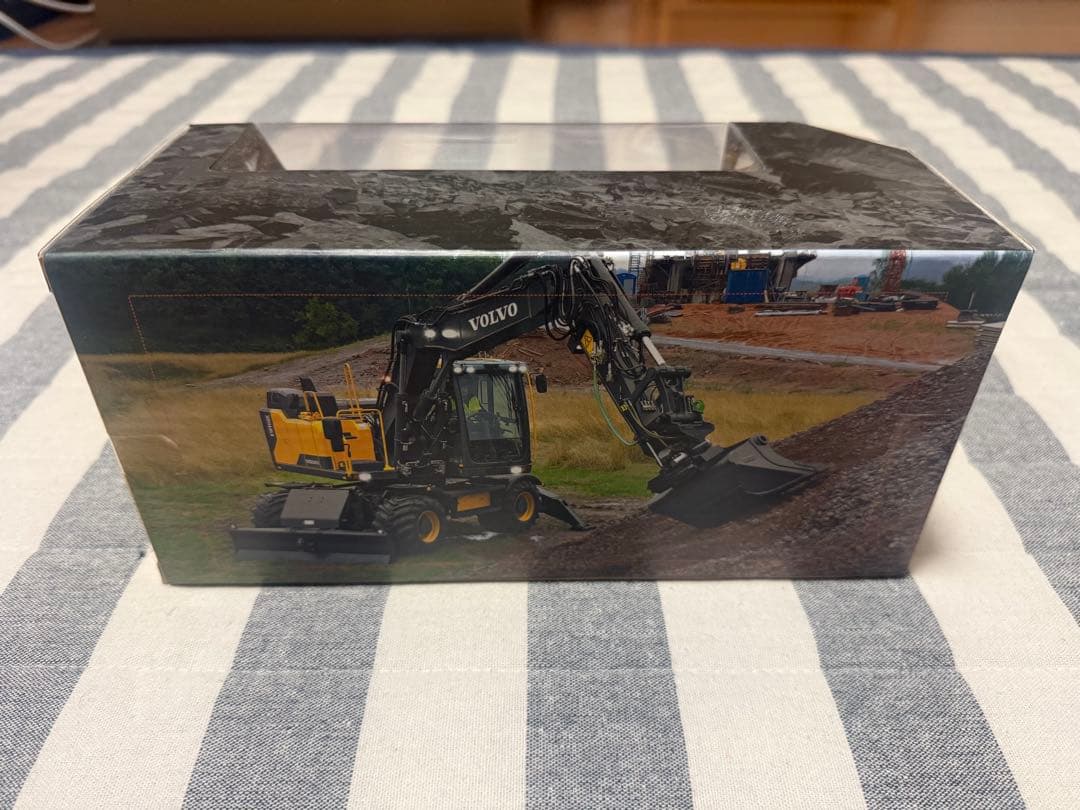 VOLVO MOTORART EW180E A40G ミニカー