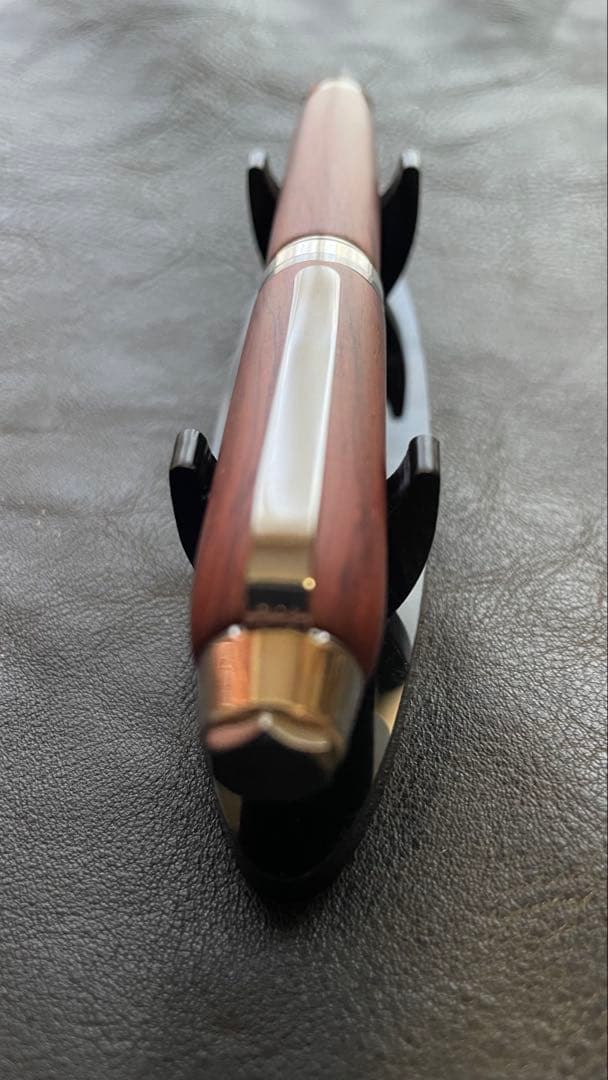 handmade　回転式ボールペン　手違い紫檀　木軸のボールペン チンチャン