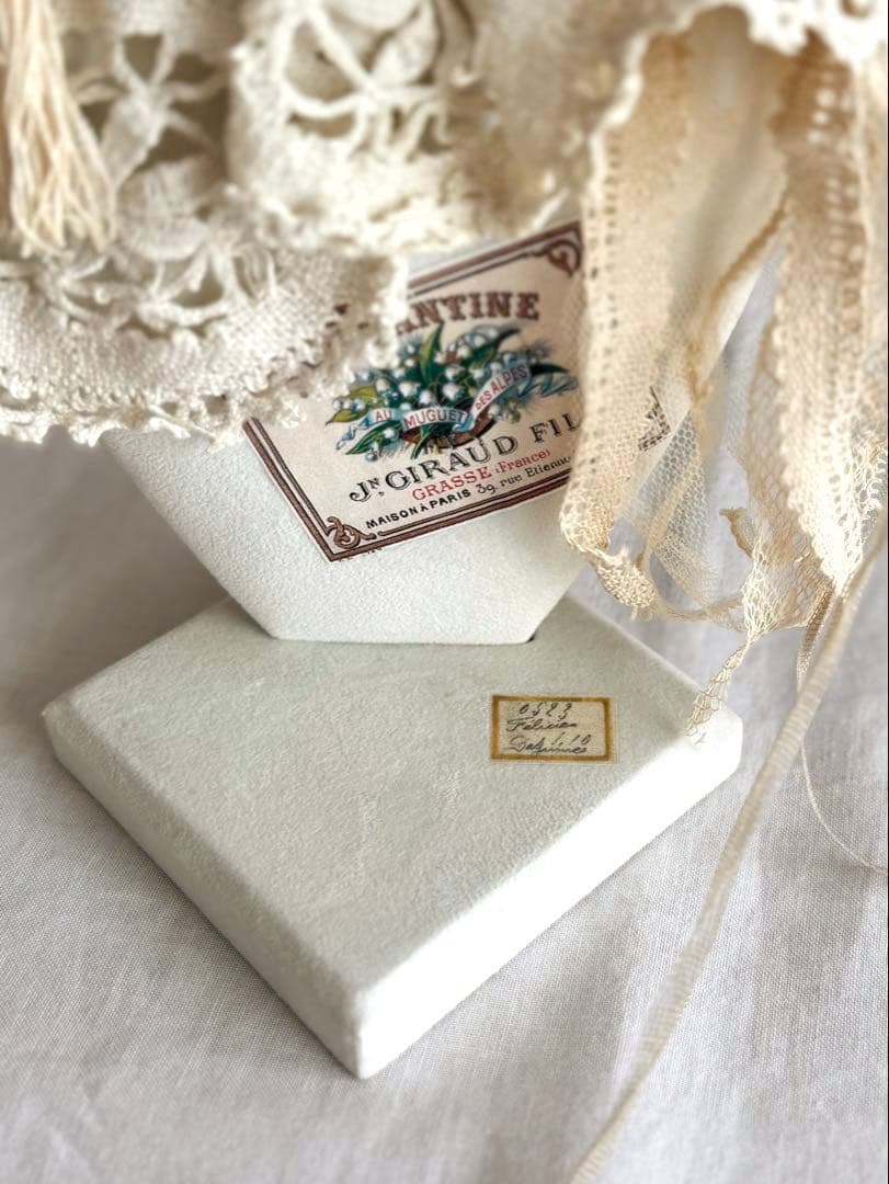 アンティークレースたっぷり！ディスプレイスタンド◾️人気作家ハンドメイド◾️オブジェ