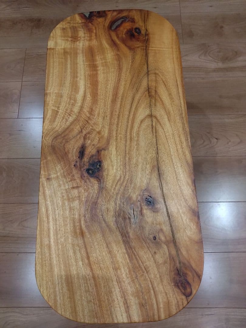 楠（くす）の椅子96　いい楠の一枚板で杢目が大変綺麗　重さも4.1kgと軽量❕