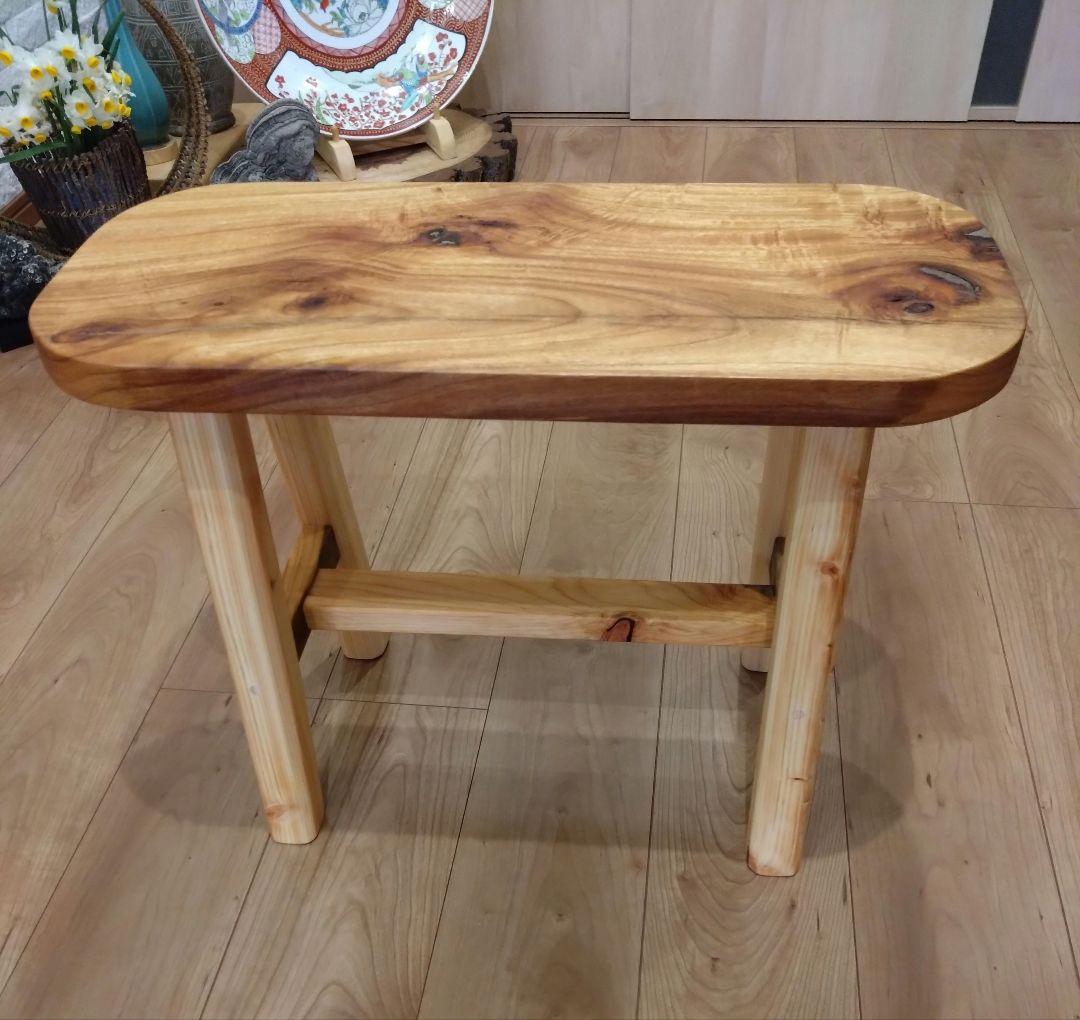 楠（くす）の椅子96　いい楠の一枚板で杢目が大変綺麗　重さも4.1kgと軽量❕