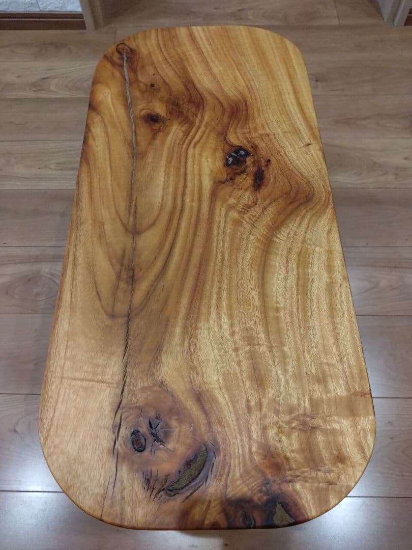 楠（くす）の椅子96　いい楠の一枚板で杢目が大変綺麗　重さも4.1kgと軽量❕