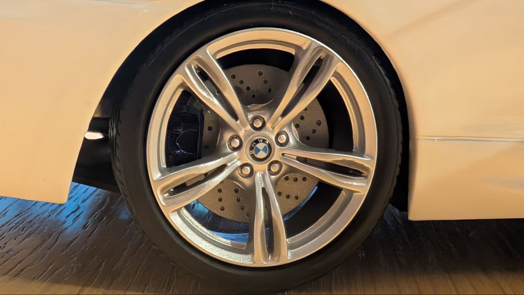 【美品】 M6 F13 ホワイト 1/18 モデルカー