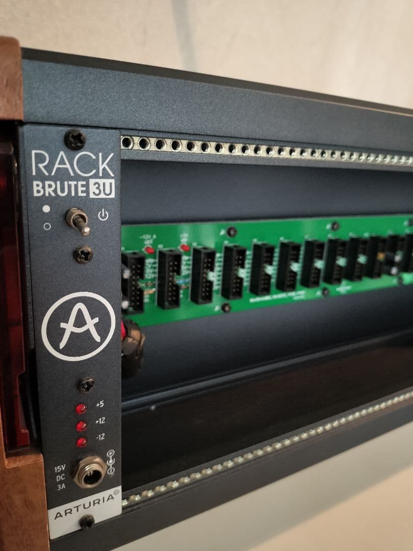 RACKBRUTE 3U 【Arturia】モジュラーシンセサイザーラック